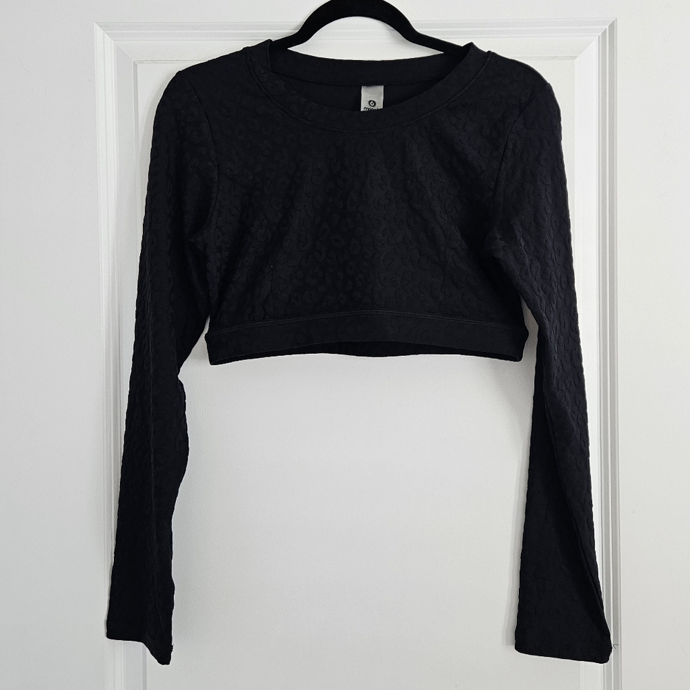 Mono B Black Long-Sleeve Athletic Cropped Top